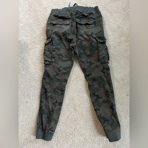 Men’s H&M Camo cargo pants size M